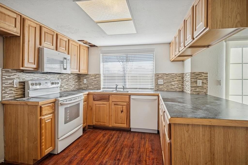 2804 Royal Oaks Dr - Photo 7 of 24