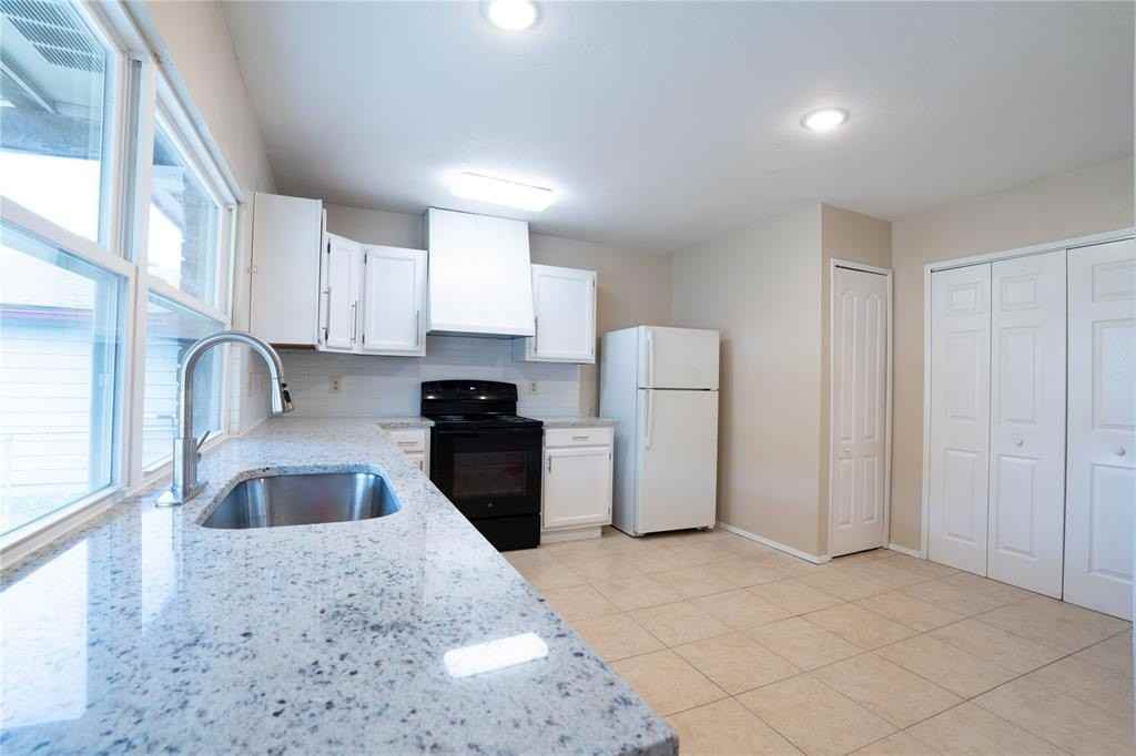 3101 Silverdale Ln - Photo 3 of 14