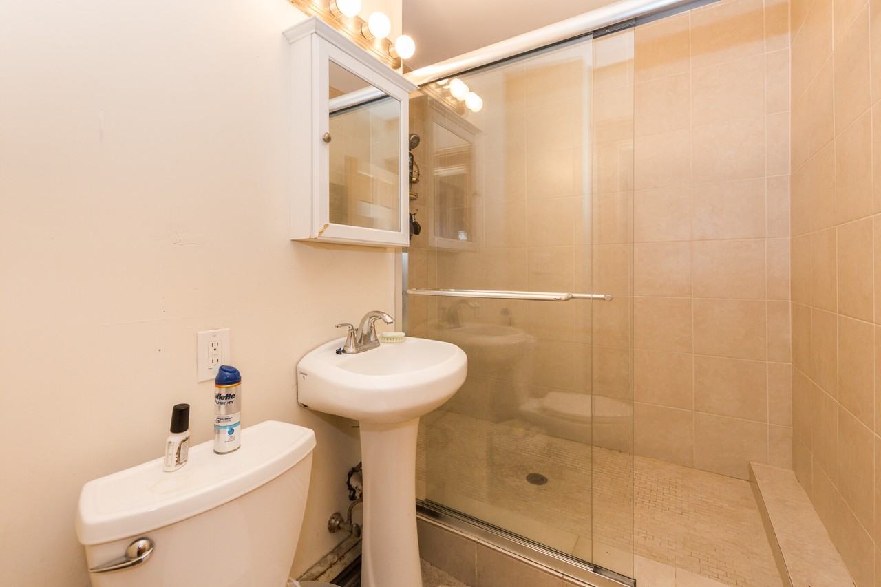 203 Calumet St - Photo 6 of 19