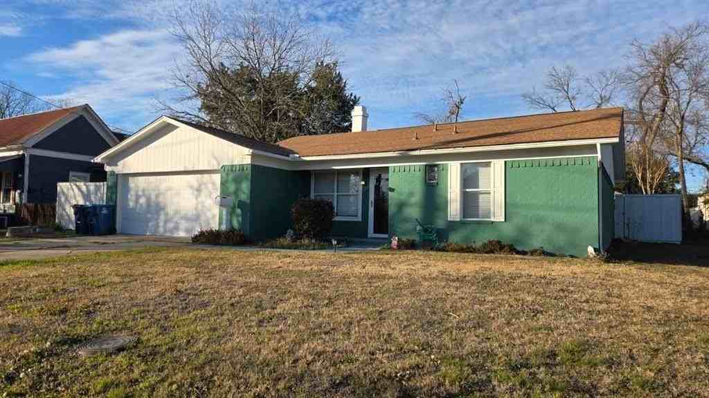 505 Storrs St - Photo 3 of 18