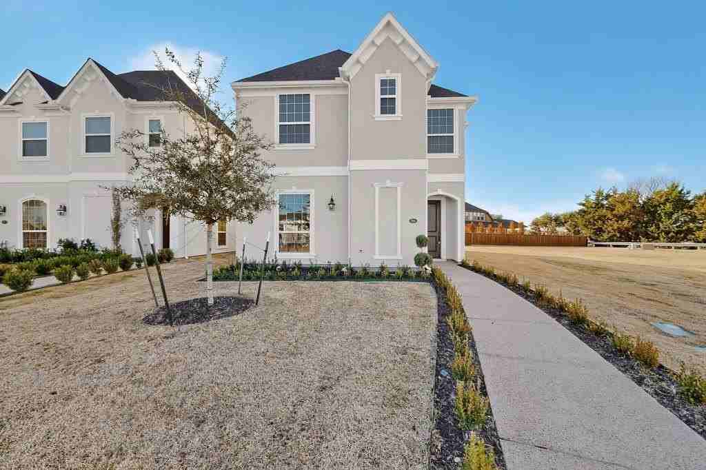 7921 Renaissance Blvd - Photo 4 of 36