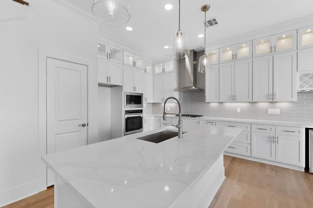 7921 Renaissance Blvd - Photo 6 of 36