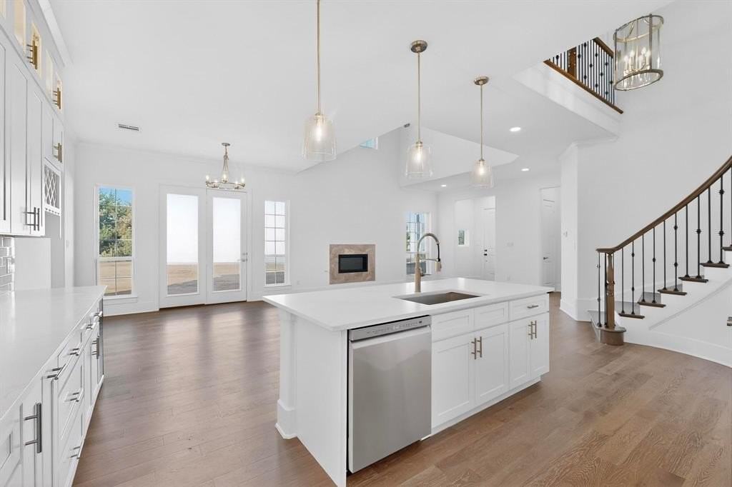 7921 Renaissance Blvd - Photo 7 of 36