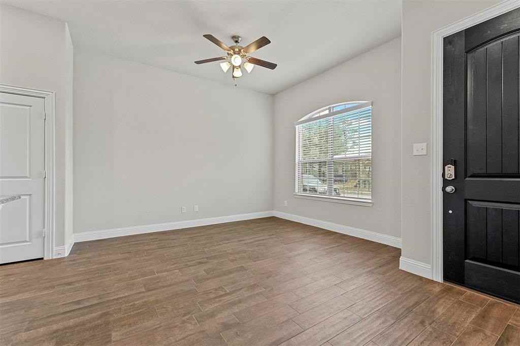 2221 Apex Dr - Photo 2 of 17