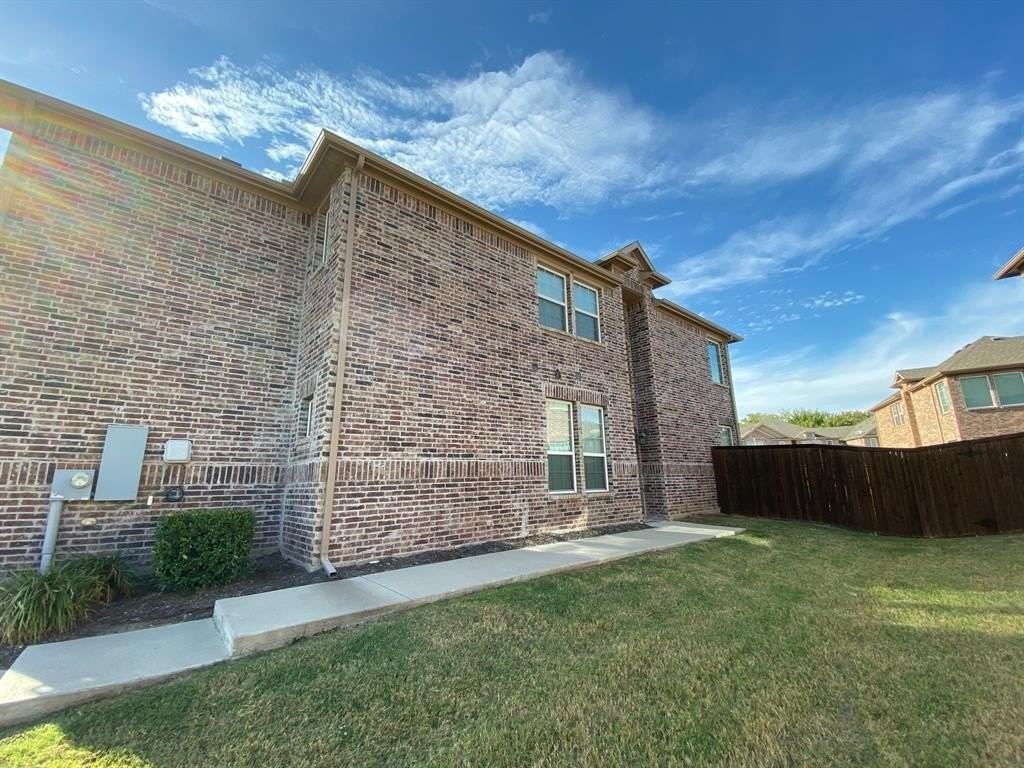 255 Sherburne St - Photo 2 of 39