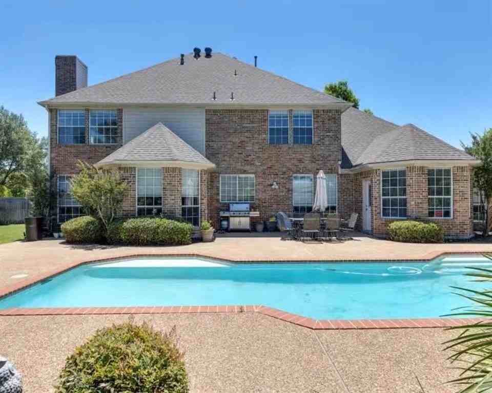 1308 Normandy Dr - Photo 3 of 4