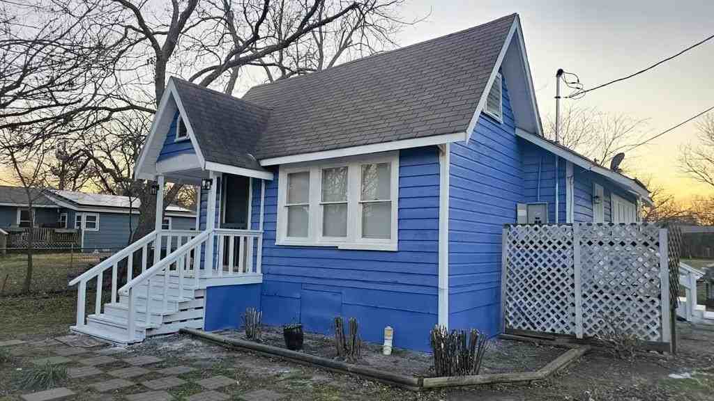 1007 Willow St - Photo 2 of 10