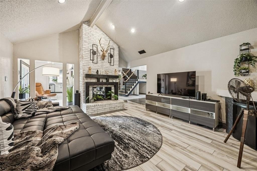 3601 Colosseum Way - Photo 4 of 28