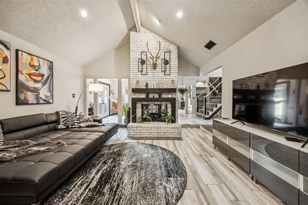 3601 Colosseum Way - Photo 5 of 28