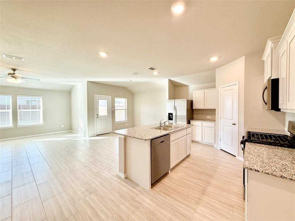 8449 Hollymead Ln - Photo 5 of 24