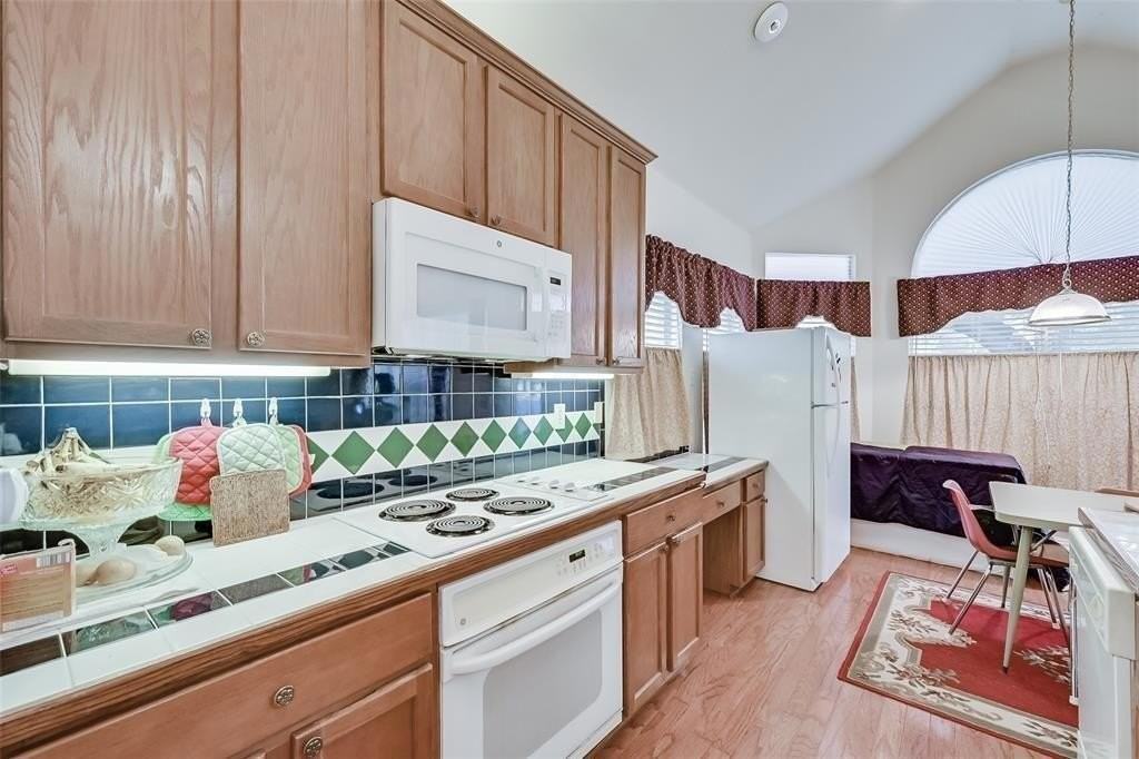 5701 Christy Ln - Photo 6 of 15