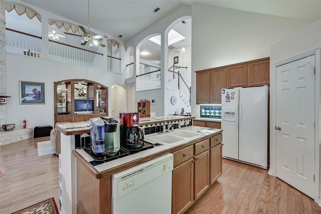 5701 Christy Ln - Photo 7 of 15