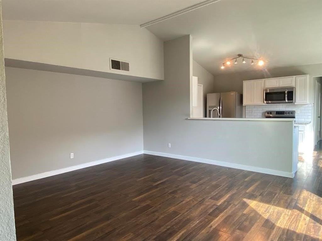 6042 Dooley Dr - Photo 2 of 14