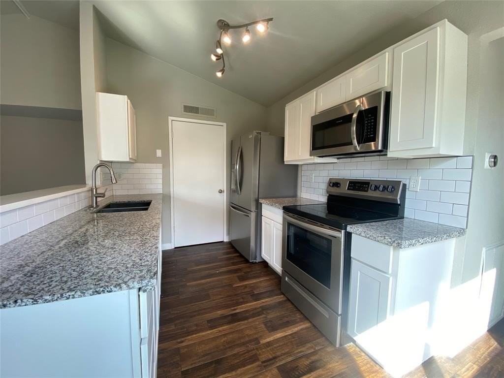 6042 Dooley Dr - Photo 4 of 14