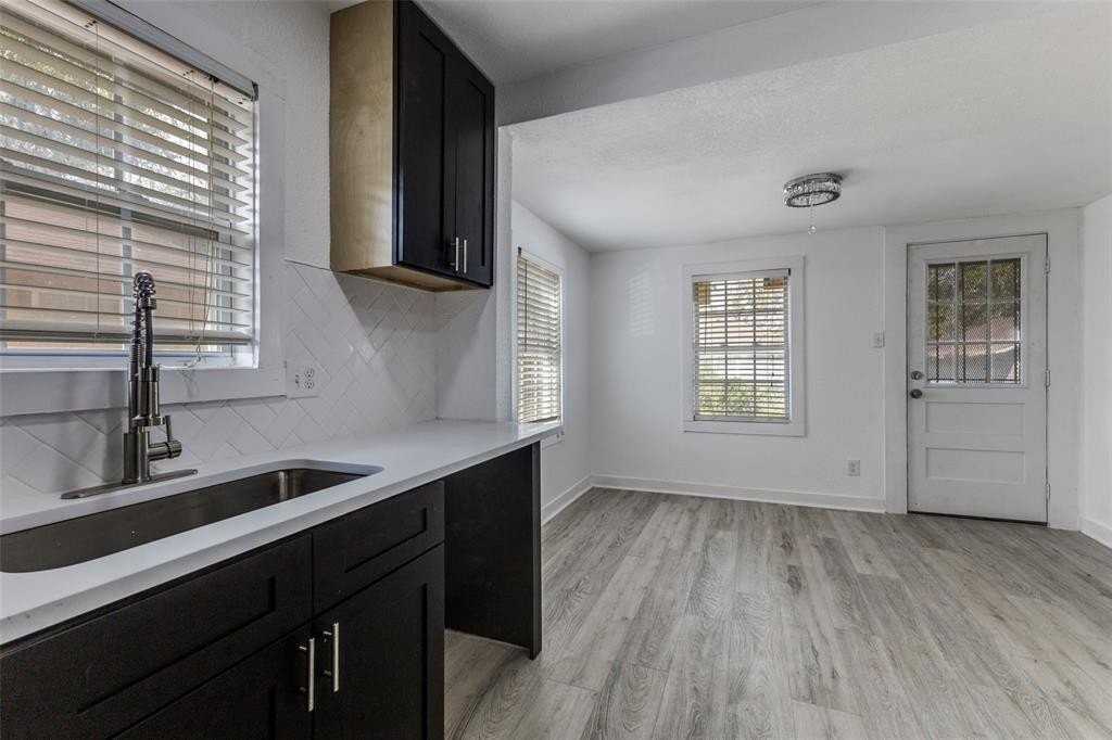 3239 Spring Ave - Photo 4 of 12