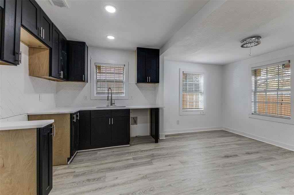 3239 Spring Ave - Photo 5 of 12