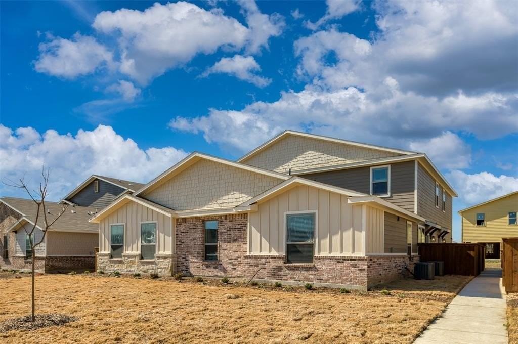 707 Harvest Moon Dr - Photo 2 of 18