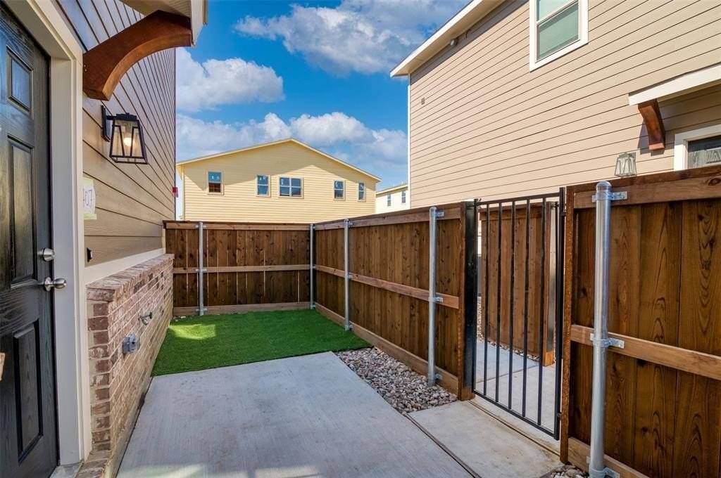 707 Harvest Moon Dr - Photo 3 of 18