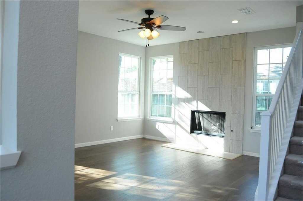 923 Felicia Ln - Photo 3 of 39