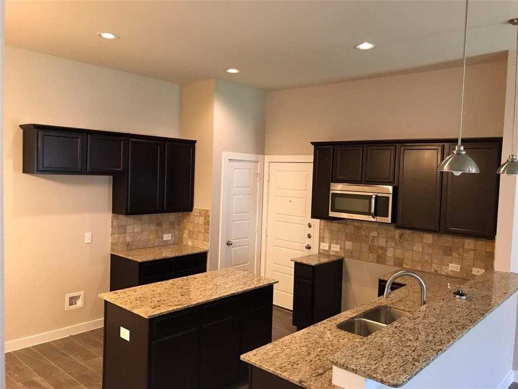 906 Skyview Dr - Photo 5 of 13