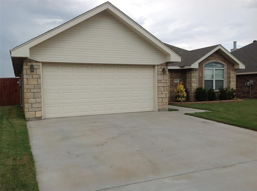 5010 Coyote Run - Photo 2 of 7