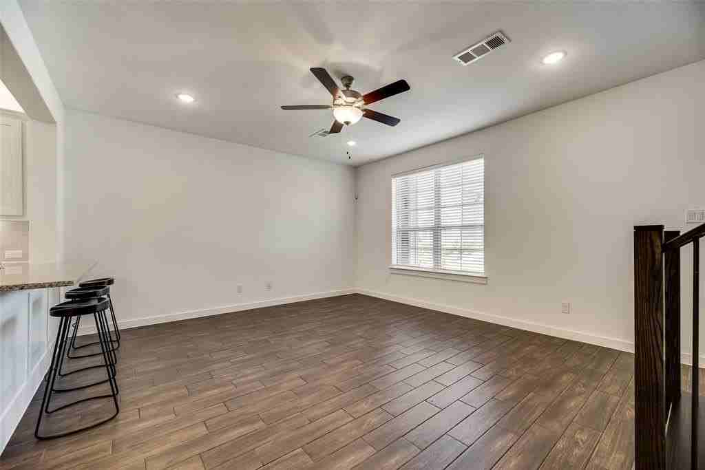 208 Venice Ave - Photo 3 of 17