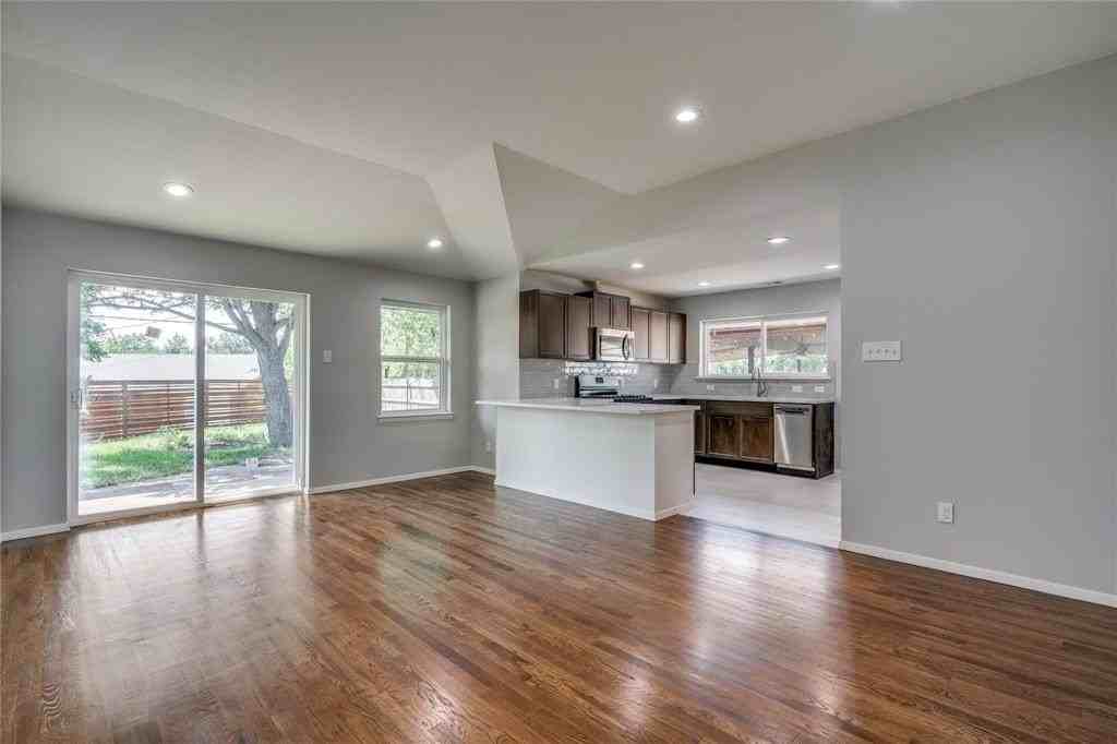 9036 Clearwater Dr - Photo 4 of 15