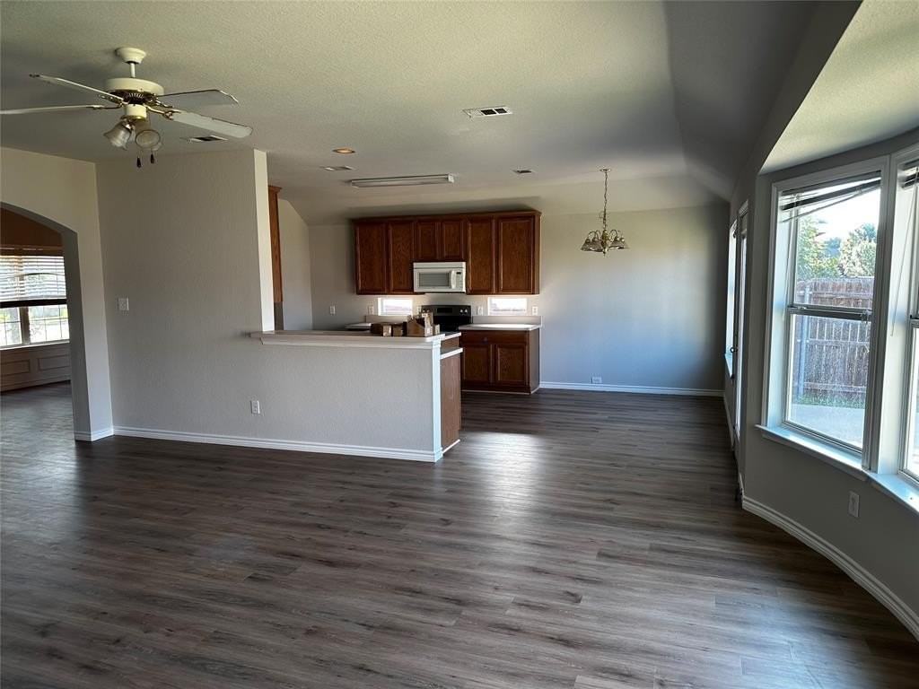 2512 Clubhouse Dr - Photo 3 of 17