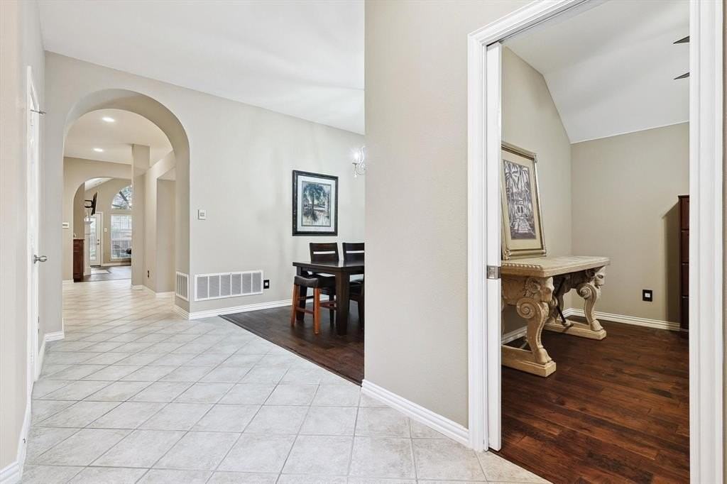 1000 Noble Ave - Photo 3 of 24