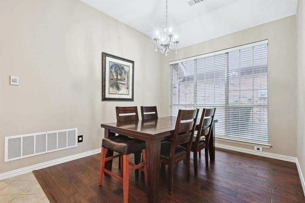 1000 Noble Ave - Photo 4 of 24