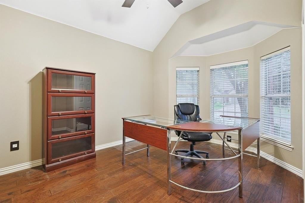 1000 Noble Ave - Photo 5 of 24