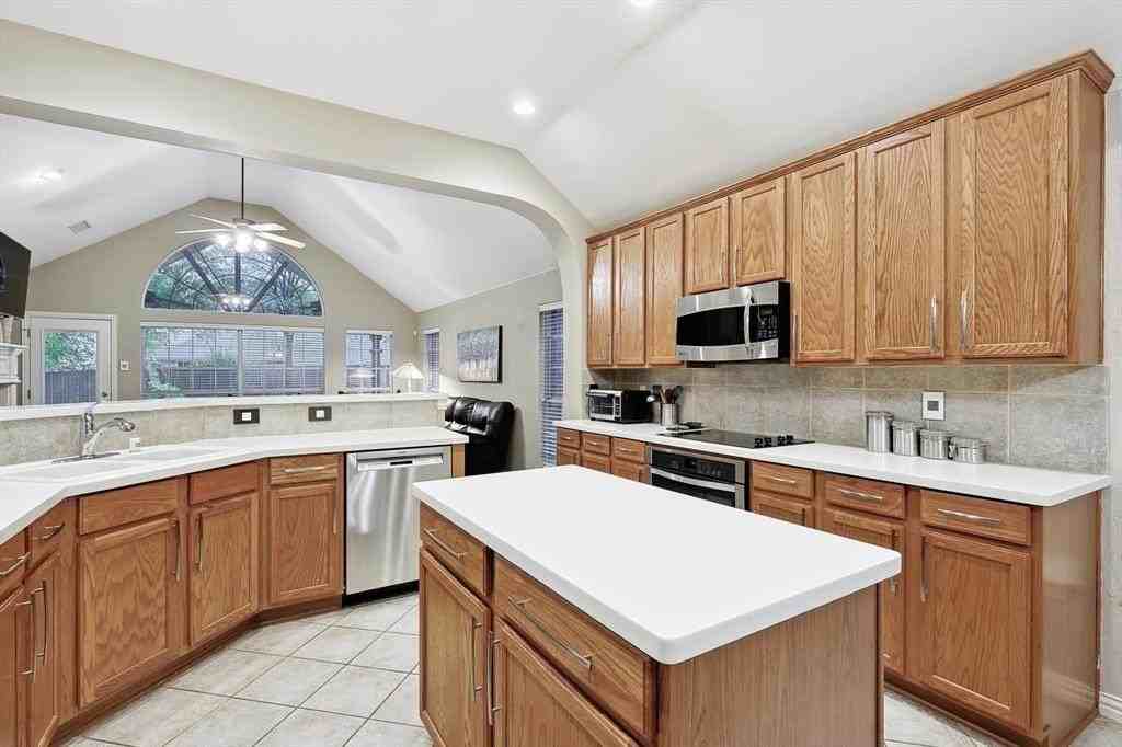 1000 Noble Ave - Photo 7 of 24