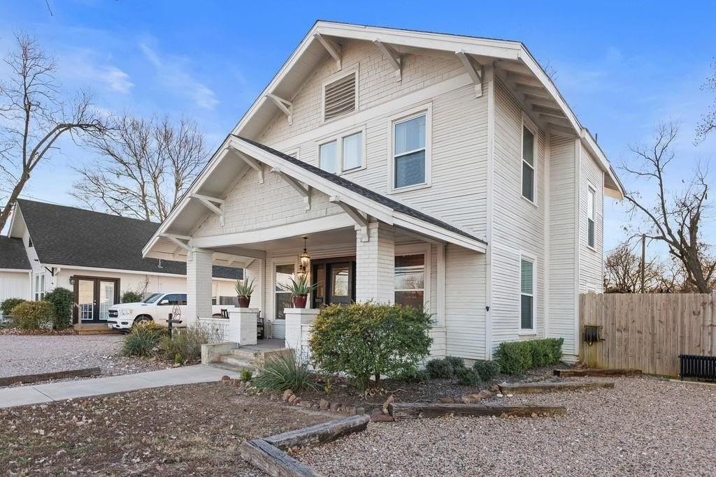 915 N Center St - Photo 2 of 30