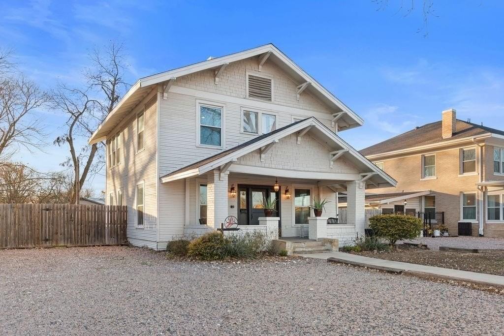 915 N Center St - Photo 3 of 30