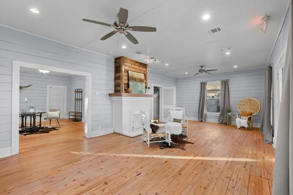 915 N Center St - Photo 5 of 30