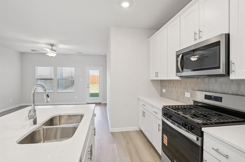 717 Leavenworth Dr - Photo 5 of 40