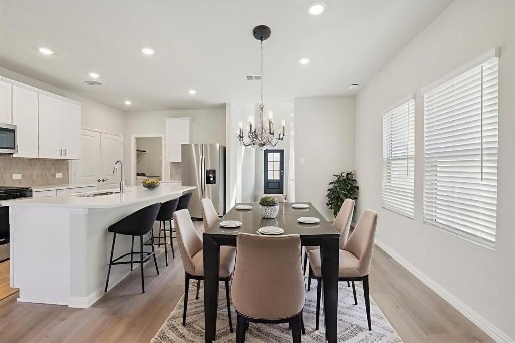 717 Leavenworth Dr - Photo 7 of 40