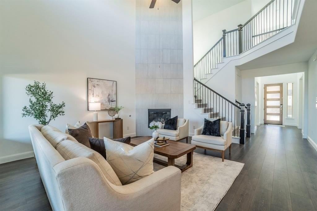 1404 Huckleberry St - Photo 3 of 40