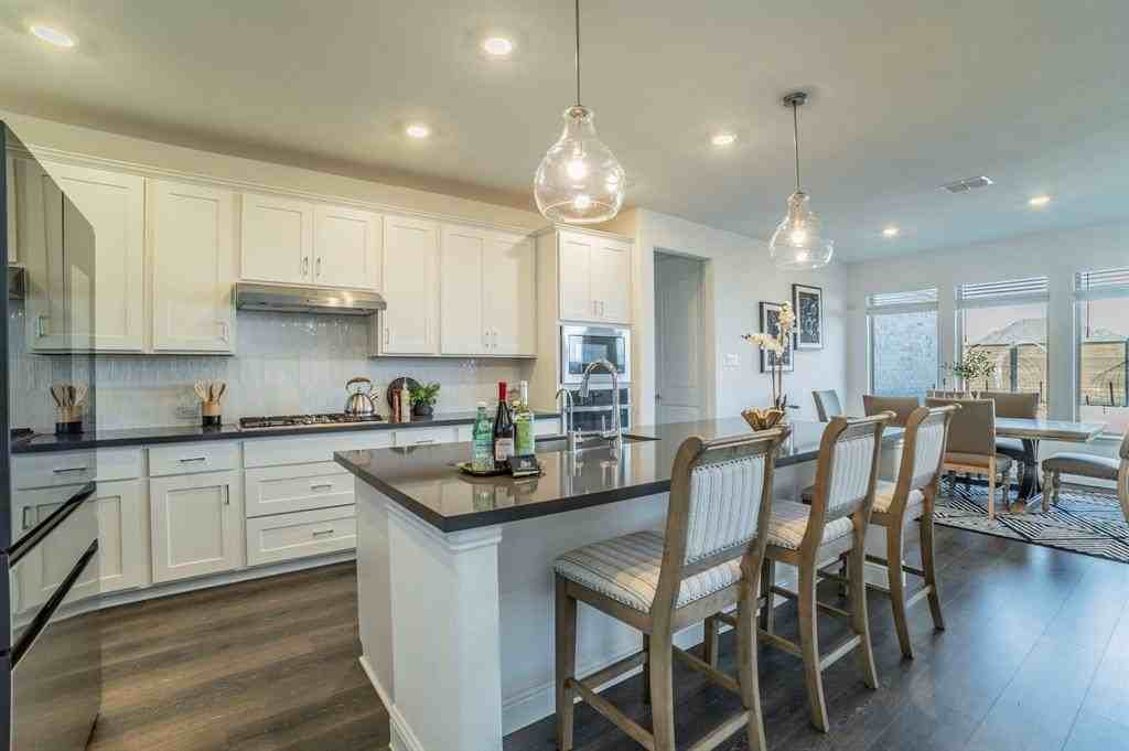 1404 Huckleberry St - Photo 6 of 40