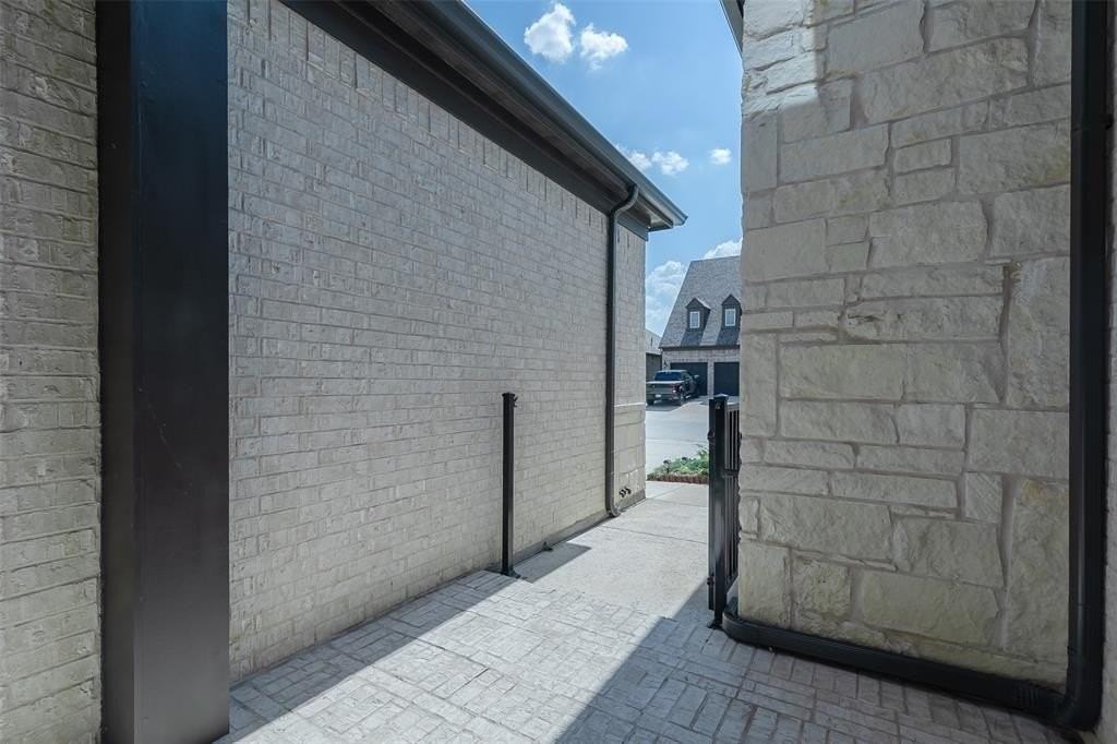 8528 Pine Valley Dr - Photo 4 of 39