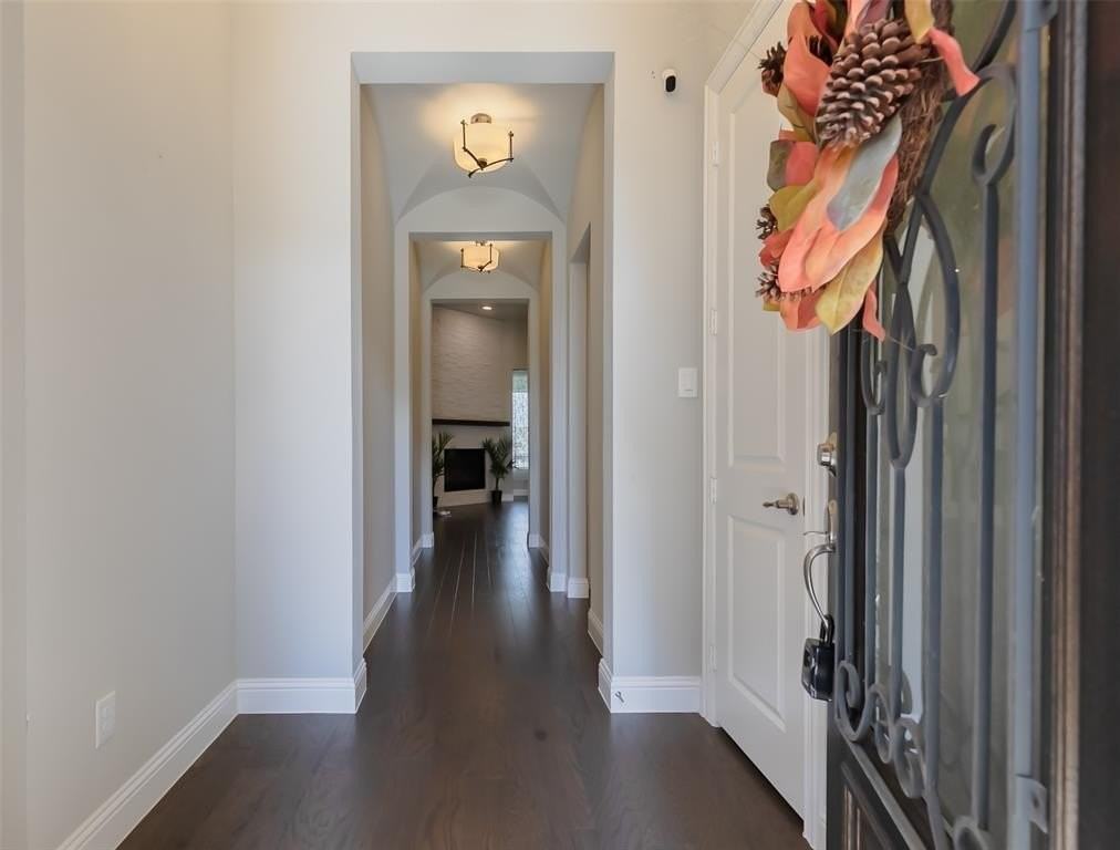 8528 Pine Valley Dr - Photo 5 of 39