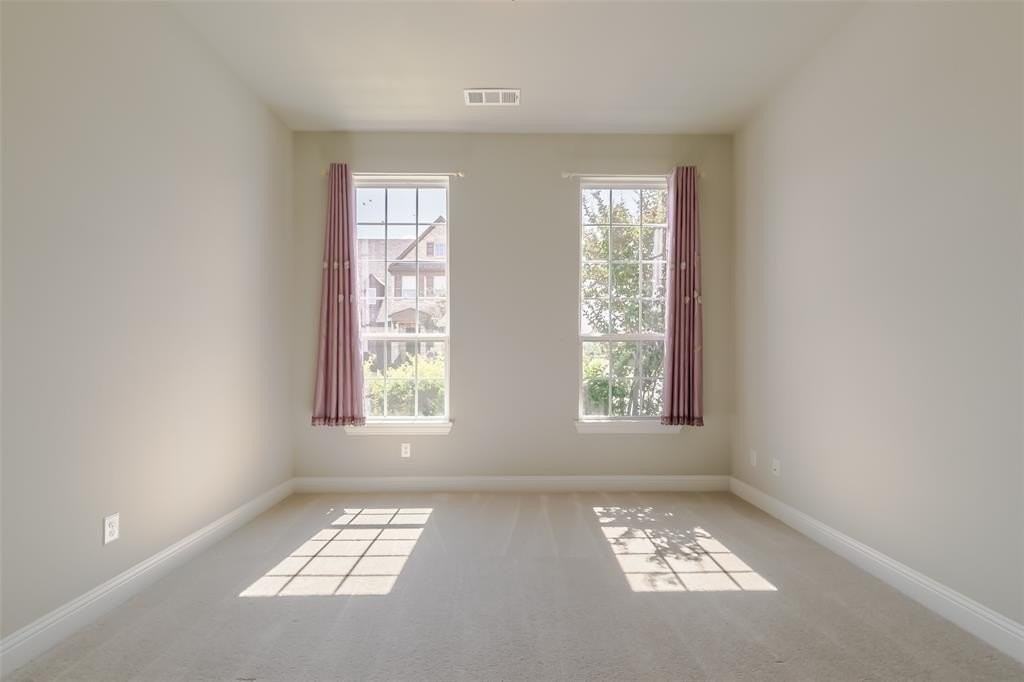 8528 Pine Valley Dr - Photo 7 of 39