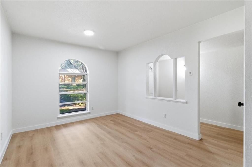 4333 Thicket Dr - Photo 4 of 21