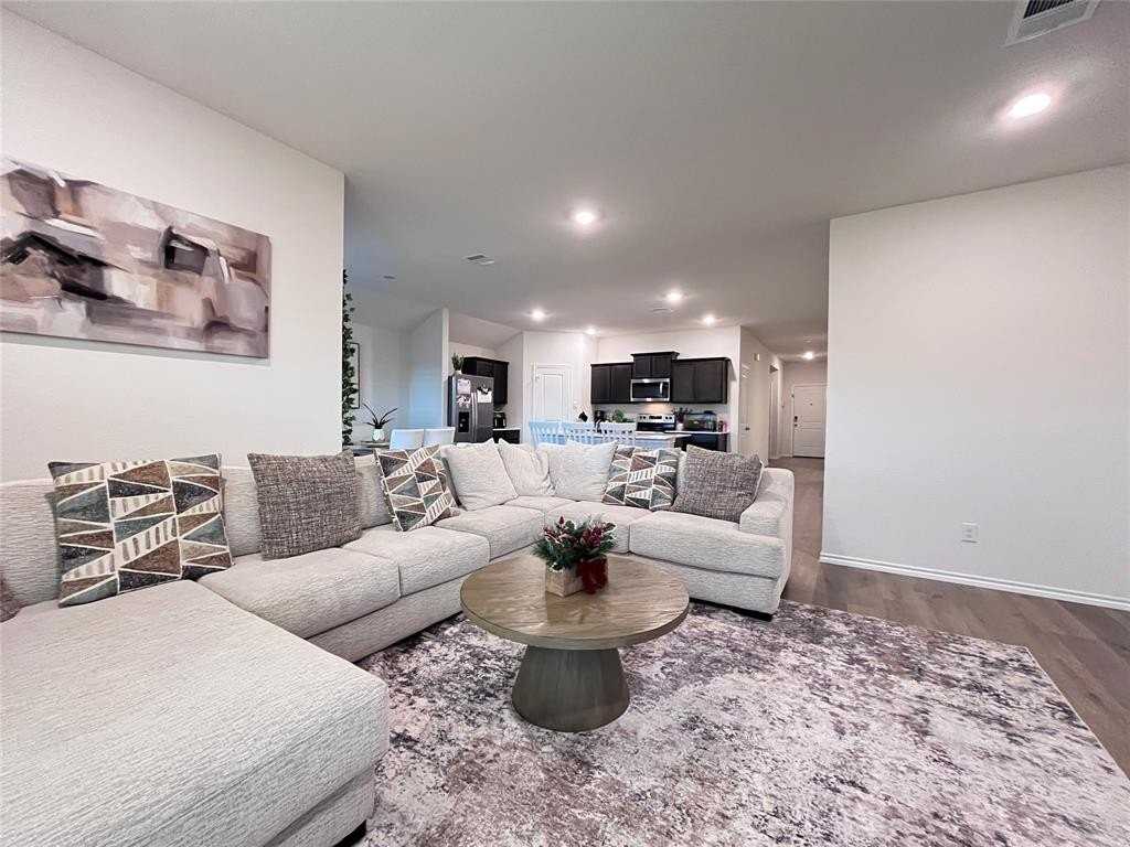 1415 Bent Spur Dr - Photo 5 of 17