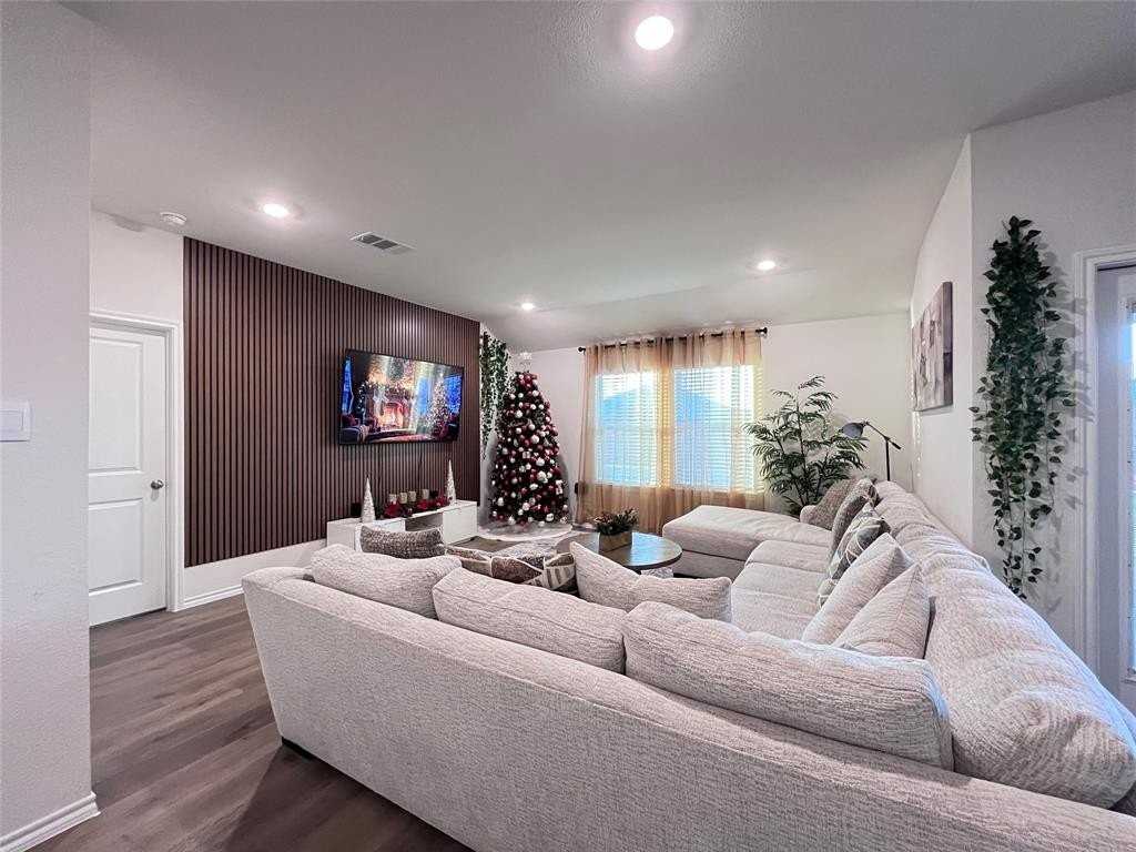 1415 Bent Spur Dr - Photo 6 of 17