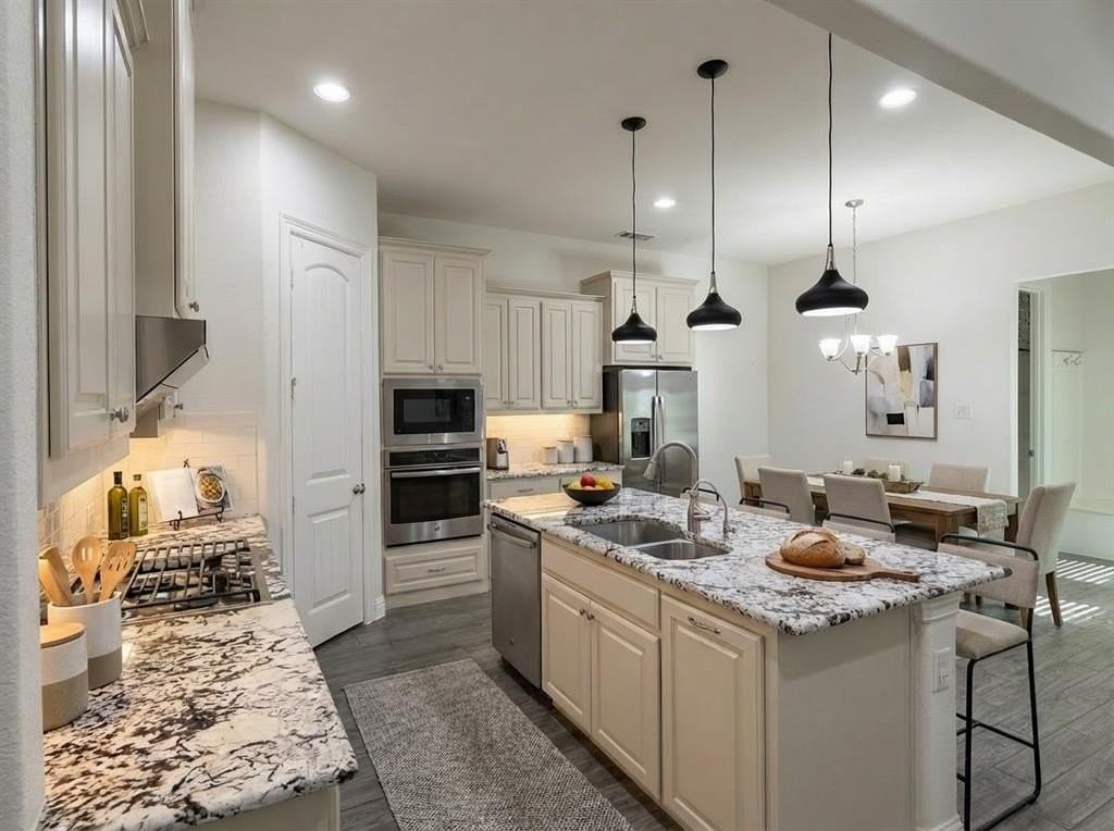 924 Julia Pl - Photo 3 of 15