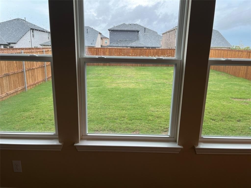 1013 Amenduni Ln - Photo 5 of 19