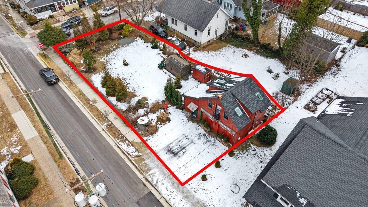 264 Lake St - Photo 2 of 21