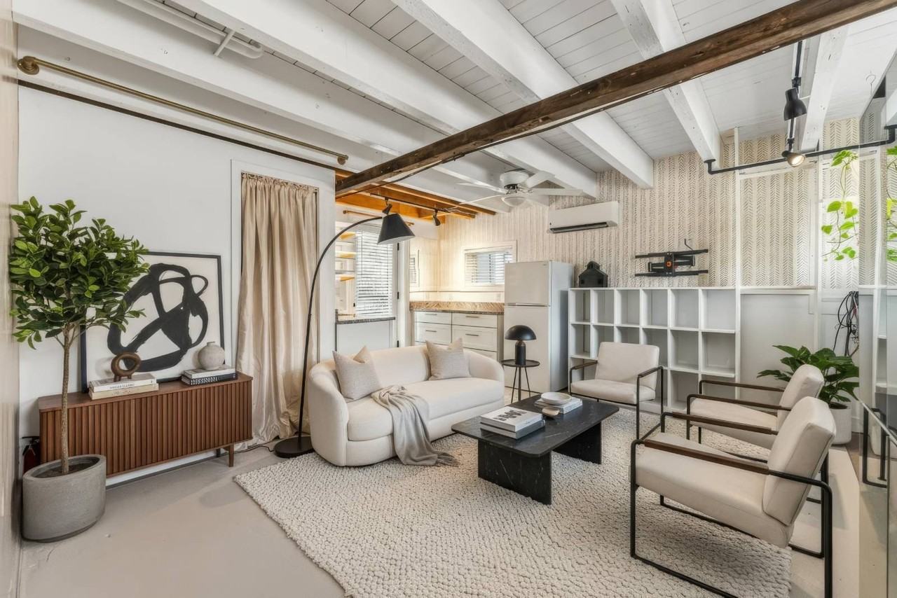 264 Lake St - Photo 3 of 21