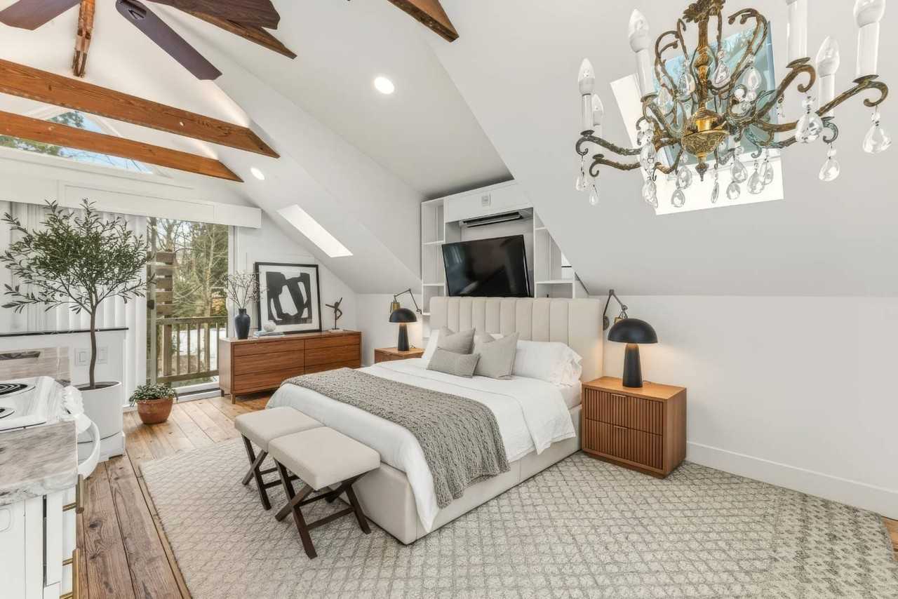 264 Lake St - Photo 4 of 21